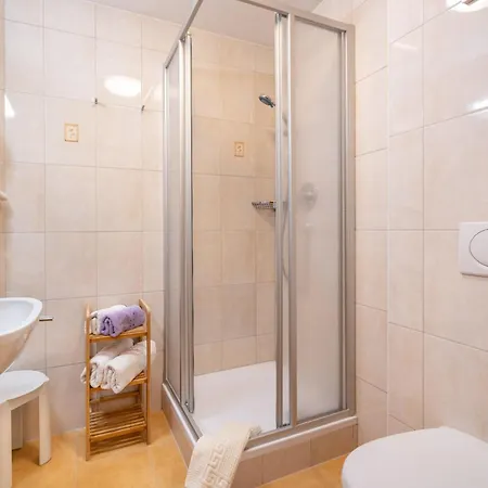 Rosa-1 By Interhome مايرهوفن